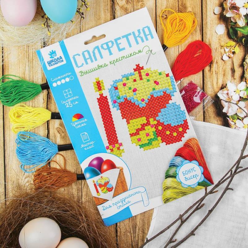 Вышивка на салфетке 'Пасхальный кулич'